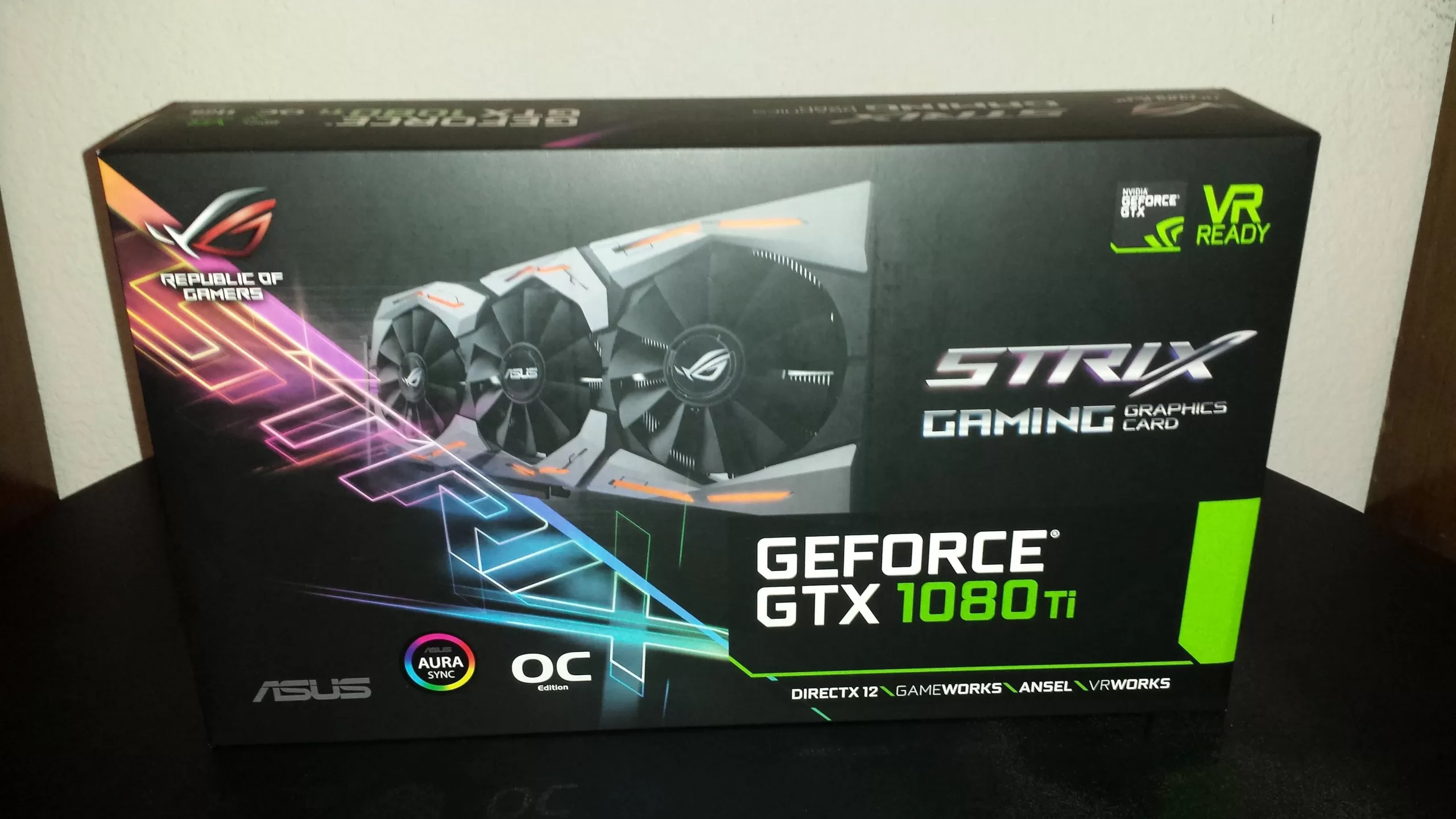 GeForce GTX 1080 Ti có sử dụng ba quạt 90mm nên có độ ồn thấp