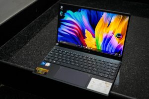 Laptop ZenBook UX325 với thiết kế mỏng nhẹ và độ bền cao