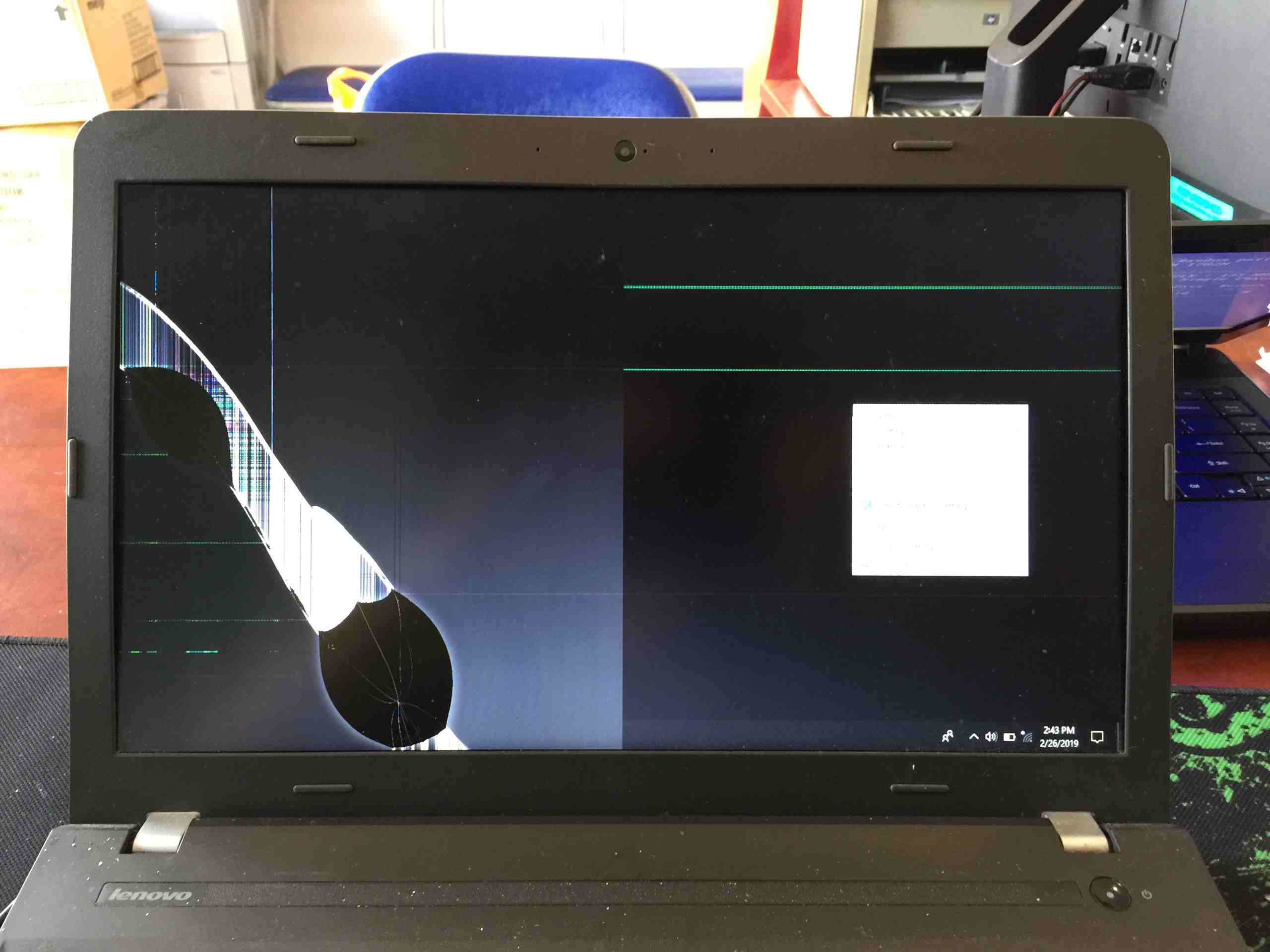 Lỗi sọc màn hình laptop do dây cáp